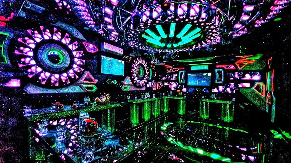 ben-trong-phong-hat-karaoke-ruby3