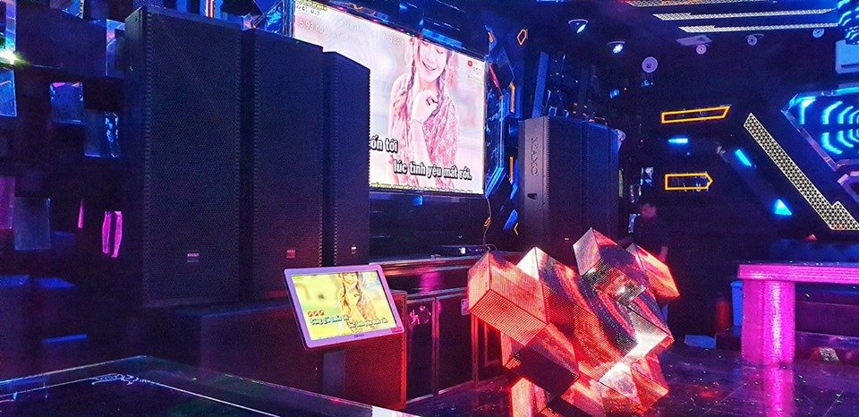 KARAOKE HOLLYWOOD VĨNH LỘC 4 ben-trong-karaoke-hollywood-3