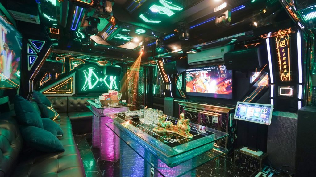 KHÁM PHÁ PHÒNG KARAOKE MINI ĐỘC NHẤT 3 bo-tri-loa-mini-bar