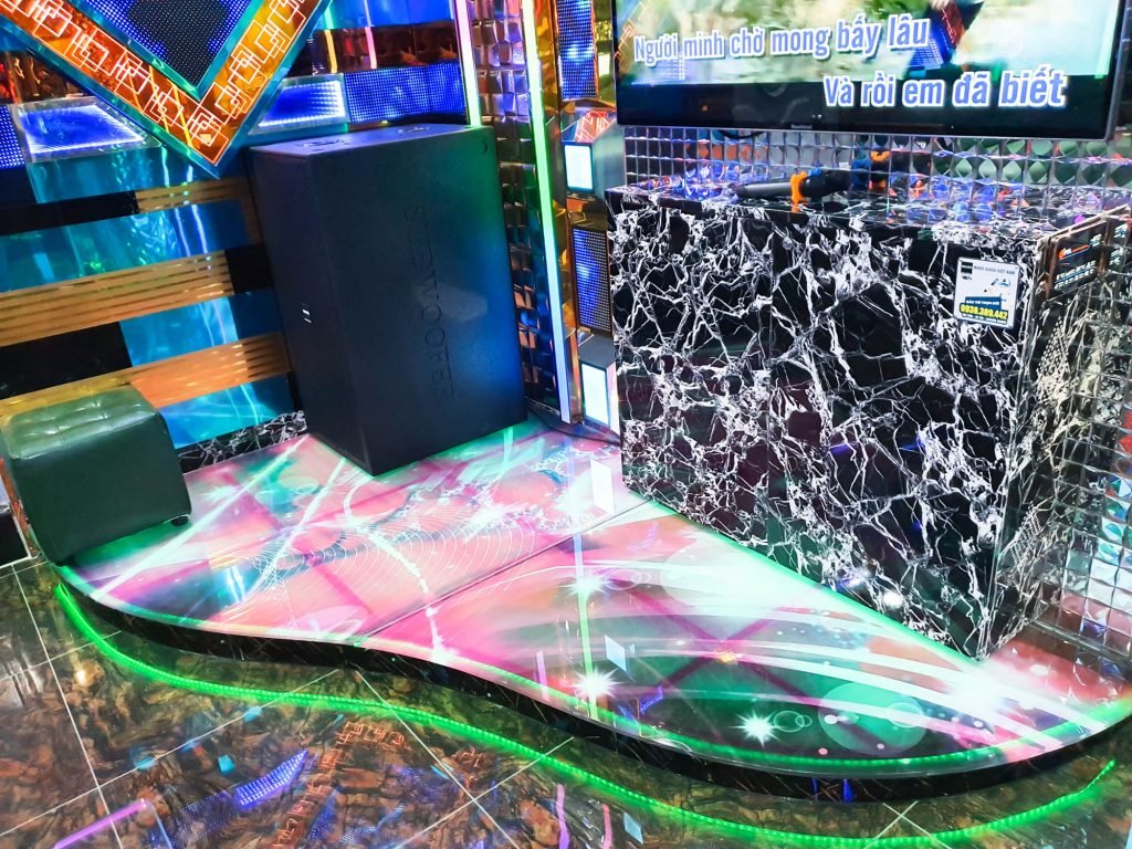 loa-full-maxo-trong-phong karaoke-friday