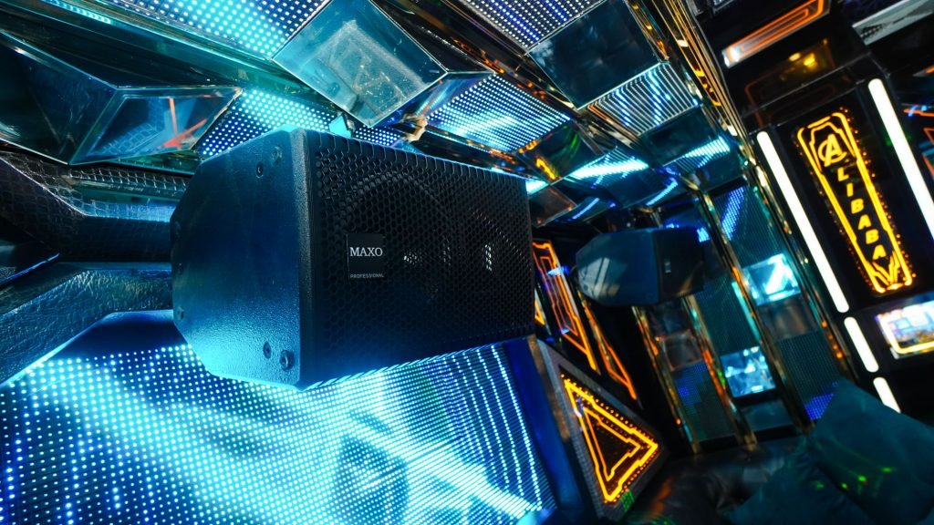 KHÁM PHÁ PHÒNG KARAOKE MINI ĐỘC NHẤT 5 loa-s8-lap-phong-karaoke-mini